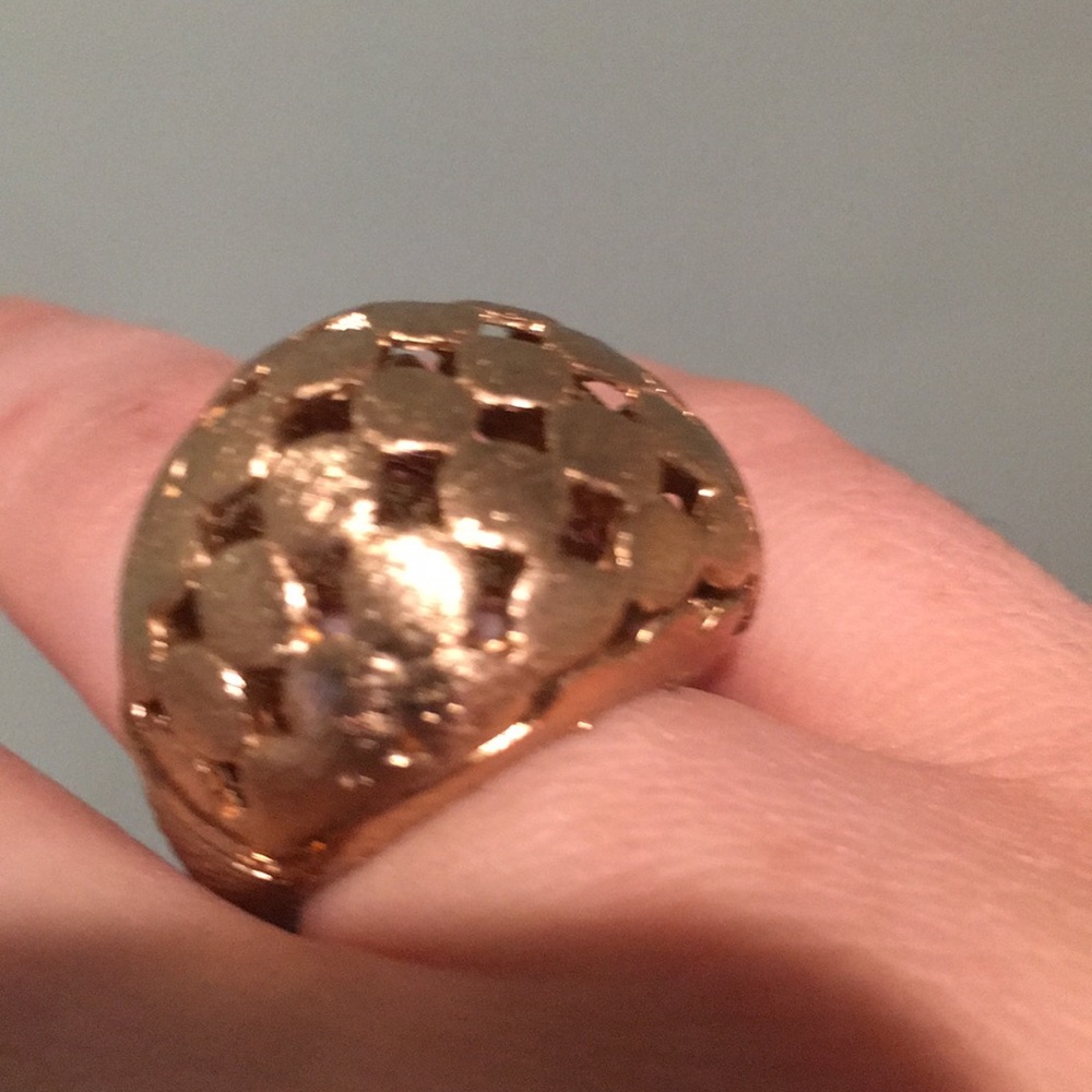 Fun gold stretchy ring